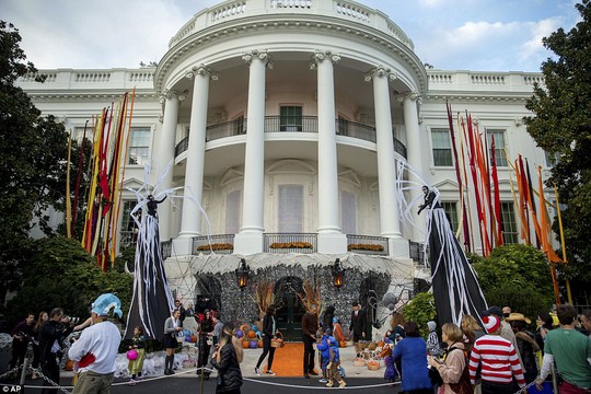 Nhà Trắng trang trí theo không khí lễ hội để đón khách