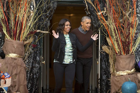 Ông Obama và vợ mặc giản dị