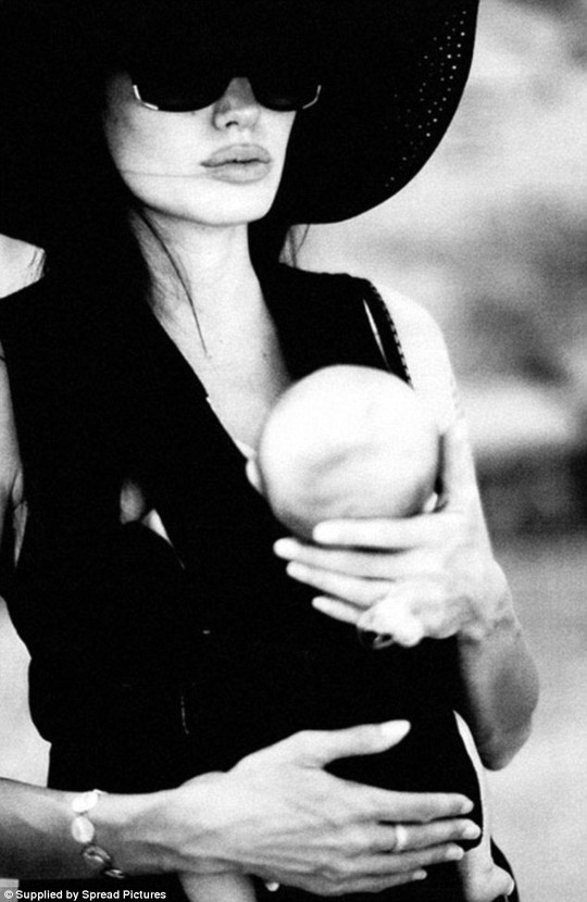 Angelina Jolie đời thường