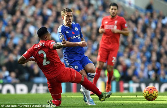 
Hazard dễ dàng mất bóng trong trận gặp Liverpool trước khi bị thay ra
