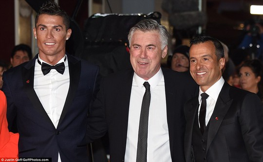 Ronaldo,HLV Ancelotti và siêu cò Mendes