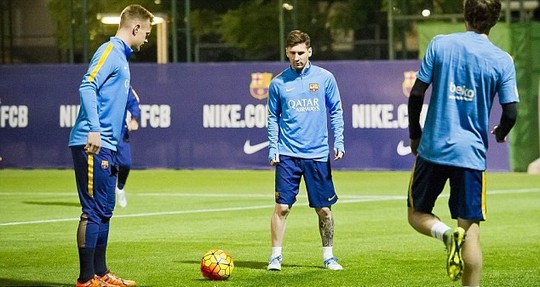Messi tập luyện tối 16-11
