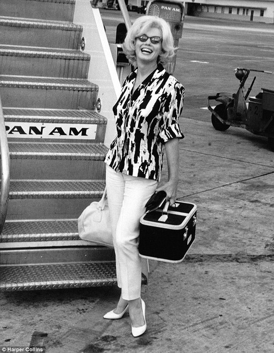 Marilyn tại khách sạn Continental Hilton ở Mexico City trong một chuyến du lịch