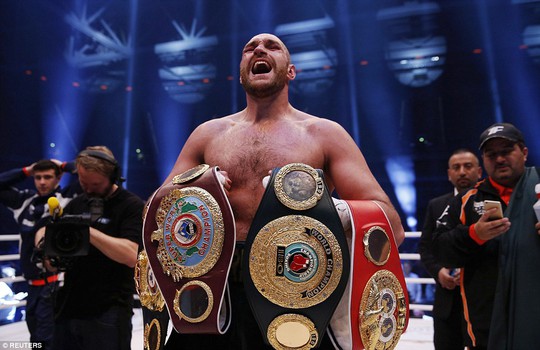 Võ sĩ Tyson Fury đã bị tước 1 trong 3 đai vô địch