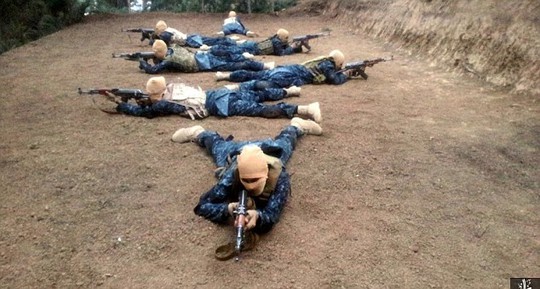 Các tay súng được huấn luyện ở Afganistan. Ảnh: Daily Mail