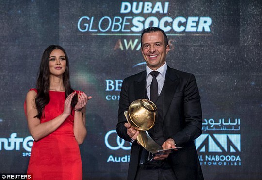 Siêu cò Mendes nhận giải Người đại diện của năm tại Dubai hôm 28-12
