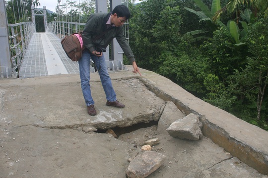 
Cây cầu này do Công ty TNHH MTV Duyên Hải thi công với tổng kinh phí hơn 3,17 tỉ đồng, được khánh thành đưa vào sử dụng vào ngày 11-11. Trong đợt này, tỉnh Quảng Nam được phê duyệt 12 cây cầu và tất cả đã được khánh thành.
