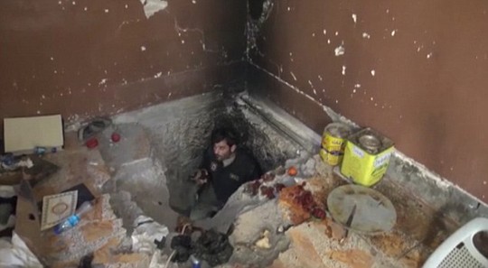 Đường hầm của IS ở thị trấn Sinjar. Ảnh: Daily Mail