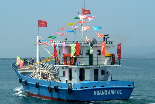 Ngư dân ra khơi đánh bắt hải sản và bảo vệ ngư trường thuộc chủ quyền Việt Nam Ảnh: TỬ TRỰC
