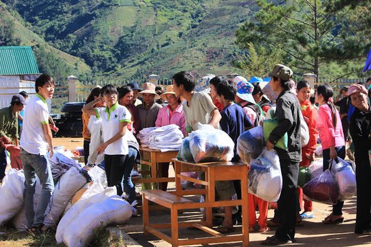 
Chương trình Áo&nbsp;ấm mùa&nbsp;đông lần 4 tại xã Măng Ri, huyện Tu Mơ Rông, tỉnh Kon Tum
