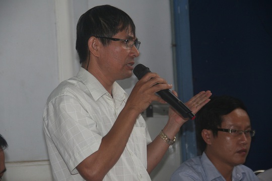 
Ông Lê Đăng Quang, đại diện Cục Quản lý đường bộ III hứa sẽ làm báo cáo gửi cấp trên trước những bức xúc của người dân
