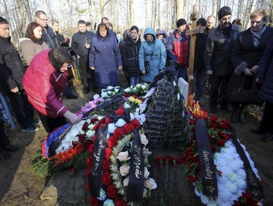 Đám tang của nạn nhân Alexei Alexeyev, 31 tuổi, được tổ chức ngày 5-11. Ảnh: Reuters