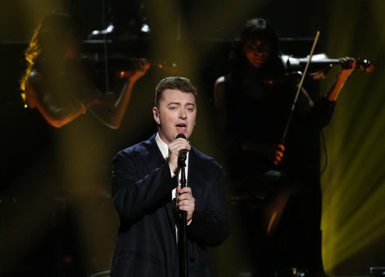 Nam ca sĩ Sam Smith. Ảnh: Reuters