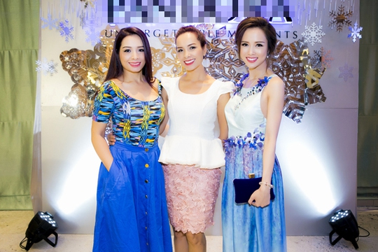 Hai cựu người mẫu Thúy Hằng, Thúy Hạnh cũng góp mặt trong chương trình.