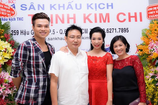 Các nghệ sĩ đến chúc mừng Trịnh Kim Chi