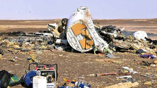 
Hiện trường vụ máy bay Nga rơi ở Ai Cập. Ảnh: BBC
