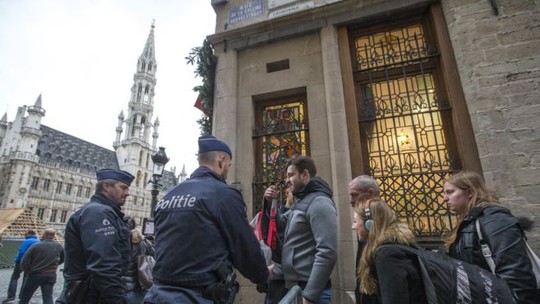 
Cảnh sát Bỉ tuần tra trên đường phố. Ảnh: Reuters
