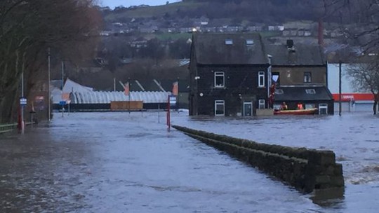 Lũ lụt ở Tây Yorkshire. Ảnh: BBC