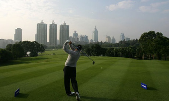 Quan chức Trung Quốc bị cấm chơi golf. Ảnh: Reuters