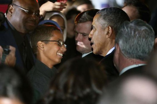 Ahmed Mohamed gặp ông Obama tại Nhà Trắng. Ảnh: Independent