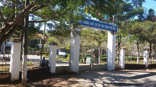 
 Trường Trung học cơ sở thị trấn Phú Hòa, nơi các em học sinh tham gia hút shisha
