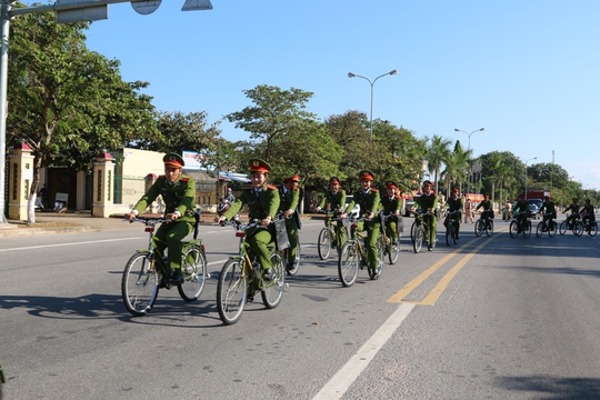 
Lực lượng cảnh sát khu vực tỉnh Quảng Bình tuần tra bằng xe đạp.
