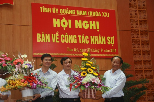
Bí thư tỉnh ủy Nguyễn Ngọc Quang và các Phó Bí thư: Phan Việt Cường, Đinh Văn Thu (từ trái sang)

