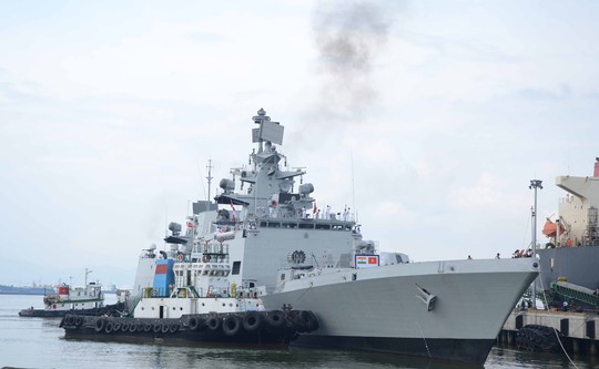 Chiến hạm hạm INS SAHYADRI là tàu chiến tàng hình đa năng tấn công mặt đất hiện đại nhất của Ấn Độ