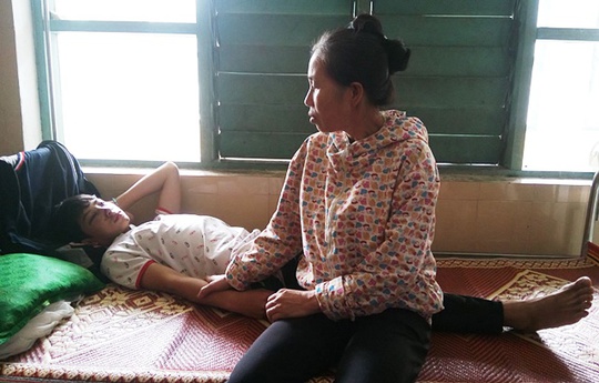 
Sau 2 ngày điều trị ở Bệnh viện Đa khoa huyện Tuyên Hóa, sức khỏe của Phú đã ổn định hơn
