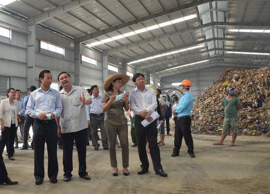 Lãnh đạo Công ty Môi trường Việt Nam giải trình với Bí thư về quy trình xử lý rác thải