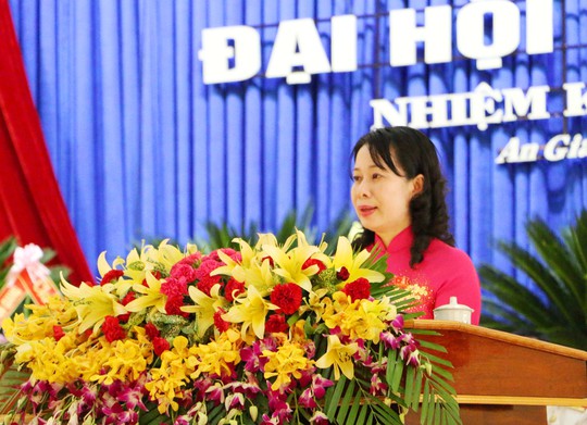 
Bà Võ Thị Ánh Xuân phát biểu tại Đại hội đại biểu Đảng bộ tỉnh An Giang lần thứ X, nhiệm kỳ 2015-2020.
