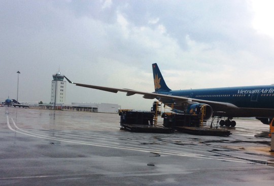 Ngập đang đe dọa sân bay Tân Sơn Nhất (Ảnh chụp Đài Kiểm soát không lưu tại Cảng Hàng không quốc tế Tân Sơn Nhất ngày 9-10)