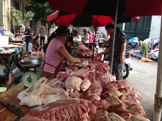 
Người tiêu dùng lo ngại kháng sinh tồn dư trong thịt heo do sử dụng thuốc kháng sinh có thể gây nguy hại đến sức khỏeẢnh: Ngọc Dung
