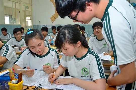 Học sinh Trường THCS - THPT Thái Bình (TP HCM) ôn tập môn lịch sửẢnh: TẤN THẠNH