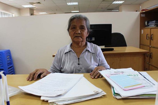 Bà Lê Thị Kim Hà bức xúc phản ánh với Báo Người Lao Động về việc bản án có hiệu lực gần 9 năm nhưng vẫn chưa được thi hành