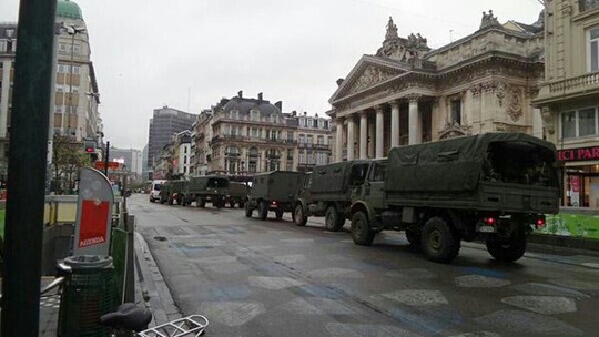 Quân đội Bỉ trên đường phố Brussels. Ảnh: Twitter