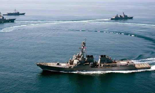 Tàu USS Lassen tập trận hồi tháng 5-2015. Ảnh: EPA