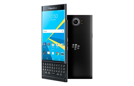 
Priv, chiếc điện thoại Android đầu tiên của Blackberry trang bị bàn phím cứng trên thiết kế trượt cổ điển.
