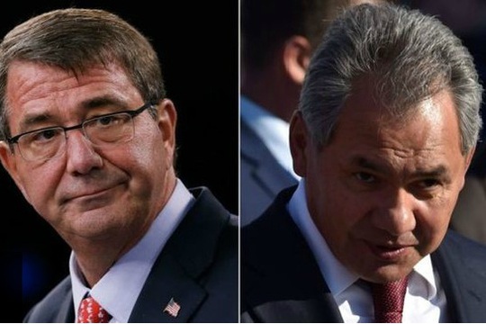 
Bộ trưởng Quốc phòng Mỹ Ashton Carter (trái) và người đồng cấp Nga Sergei Shoigu. Ảnh: AP/EPA
