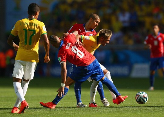 
Vidal (8) trong trận đấu với Brazil ở Wolrd Cup 2014
