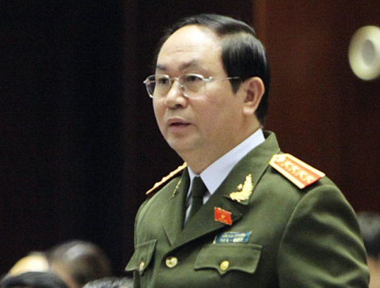 
Bộ trưởng Trần Đại Quang khen thưởng Công an TP Hà Nội về chiến công phá nhanh vụ án Giết người, Cướp của xảy ra tại thị xã Sơn Tây ngày 24-12 vừa qua
