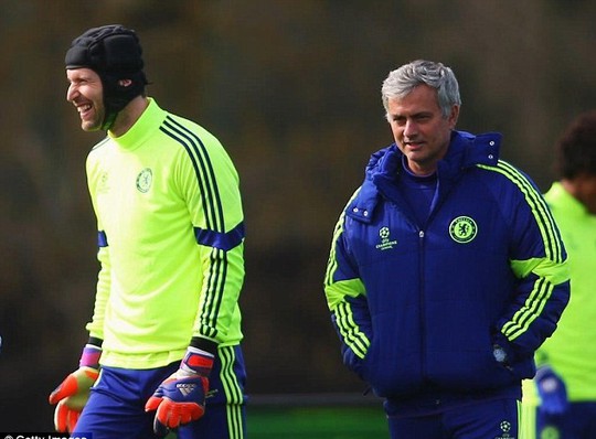 Thủ môn Cech với Mourinho trong thời gian còn ở Chelsea