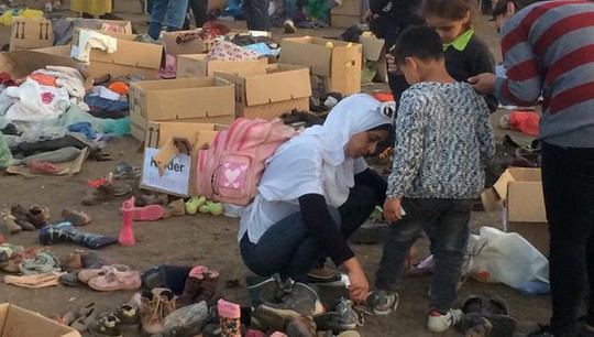 Nhiều vật dụng rác thải bị bỏ lại khu trại tị nạn. Ảnh: BWBreaking