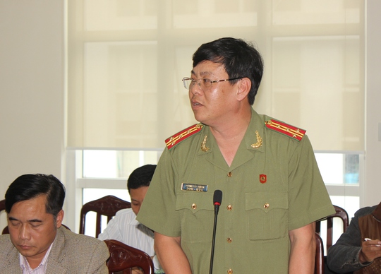 
Đại tá Phùng Tất Thành thông tin thêm vụ án nghi phạm giết 3 người Ảnh: Kỳ Nam
