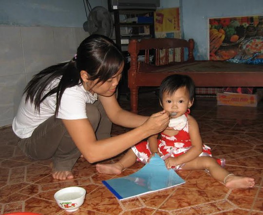 Nền lương tối thiểu quá thấp khiến đời sống bcông nhân đã lập gia đình hết sức chật vật ẢNH: HỒNG ĐÀO Nền lương tối thiểu quá thấp khiến đời sống bcông nhân đã lập gia đình hết sức chật vật ẢNH: HỒNG ĐÀO