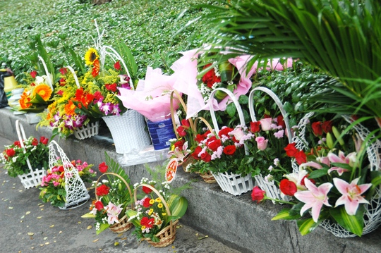 Một điểm bán hoa trên đường Nguyễn Văn Cừ (quận 5)