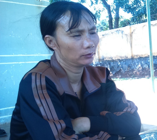 
Bà Nguyễn Thị Nhị (mẹ Quyền) đau đớn khi mất con
