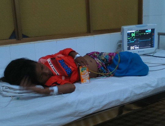 
Bé HChua đang cấp cứu tại Bệnh viện Đa khoa tỉnh Đắk Lắk
