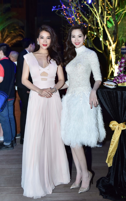 Chụp ảnh cùng hoa hậu Đặng Thu Thảo