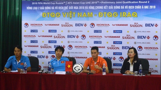 
Đại diện phía đội tuyển Việt Nam trong buổi họp báo
